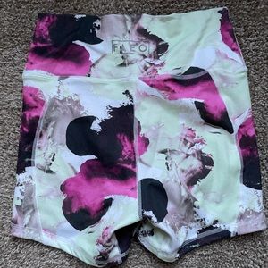 Fleo shorts small